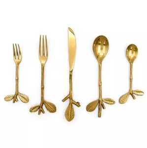 Cuillère à thé en acier inoxydable de qualité alimentaire peu coûteuse ensemble de couverts faits à la main en laiton royal unique avec couverts à poignée en feuille de pétale - Product Image 1