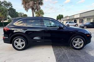 Porsche Cayenne AWD 2016 Usado, Paquete Premium - Product Image 3