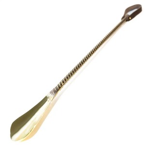 Calzador H.M.A de latón pulido artesanal respetuoso con el medio ambiente con parte superior decorativa y mango de madera para Diwali - Product Image 2