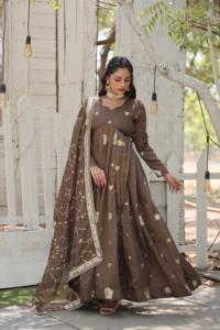 Wholesale Factory Supply <strong>Pakistani</strong> Clothing <strong>Anarkali</strong> Gown with Fancy V-Neck Party Wear at Affordable Price - Product Image 3