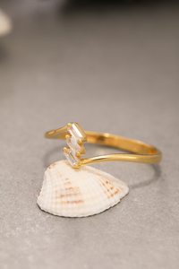 Bague en argent sterling 925 plaqué or 14 carats, minimaliste chrétienne, avec trois pierres en zircon baguette, personnalisable, cadeau d'anniversaire - Product Image 3