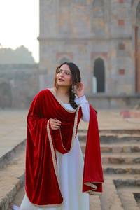 Elegante Traje Anarkali Blanco con Dupatta de Terciopelo, Ropa Étnica Sofisticada para Bodas y Ocasiones Festivas - Product Image 2