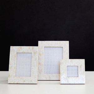 กรอบรูปตั้งโต๊ะกันน้ำลายฝังกระดูก งานศิลปะตกแต่งบ้านโดย Crescent Crafts - Product Image 1