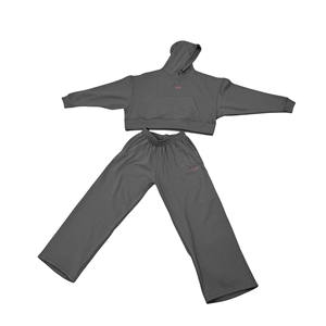 2025 logotipo personalizado Unisex básico en blanco Jogger Flare pantalones de chándal y sudadera recortada Color sólido dos piezas chándal trajes para mujeres - Product Image 1