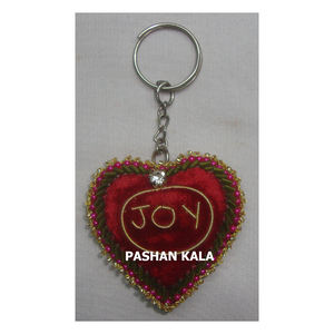 Forme de coeur à la main Zari broderie arbre de noël suspendu ornement couleur marron avec porte-clés utilisé décoration d'arbre de noël - Product Image 1