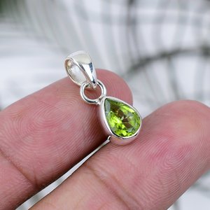 Colgante de Peridoto Natural, Hecho a Mano, en Plata de Ley, Forma de Pera, Joyería con Piedra Preciosa, Regalo Espiritual al Mejor Precio - Product Image 3