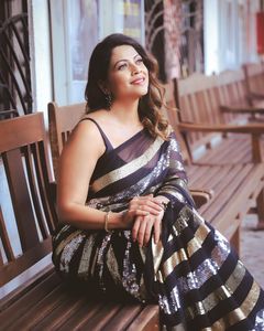 Designer indien de Bollywood dernière tenue de fête exclusive de couleur noire Saree nuptiale superbe look à la mode exclusif Georgette Saree - Product Image 4