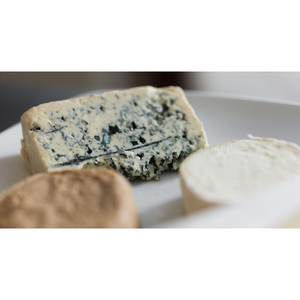 Majestic Blue Un queso azul envejecido de primera calidad con riqueza intensa y cremosa - Product Image 4