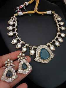 Conjunto de AD CZ Victoria chapado en oro para mujer, collares de compromiso de boda de estilo étnico de Bollywood, forma de número/cadenas de moda - Product Image 2