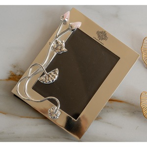 Cadre Photo Fleur de Lotus Plaqué Argent IndianArtVilla-9.5x7.5 Pouces, Cadre Photo Décoratif pour Décoration Intérieure - Product Image 3