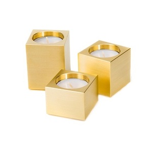 Ensemble de 3 bougeoirs de luxe en laiton de qualité, taille et forme personnalisées, bougeoirs couleur or pour fournisseur en gros - Product Image 3