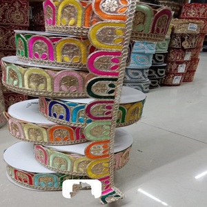 Cordones bordados de primera calidad hechos a medida, que proporcionan adornos y telas de alta calidad. Ideal para diseñadores de ropa de novia, casas de alta costura - Product Image 1