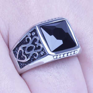 Bague vintage pour homme en acier inoxydable argenté avec CZ noir, style Harley Biker, modèle SR137, tailles 8-12 - Product Image 1