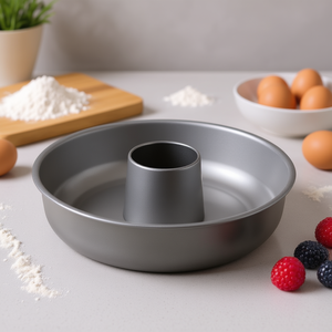 Molde para Donuts de Acero Inoxidable Antiadherente Silver Elegance de 25 cm, Plato para Hornear de Guardini para Moldear Pasteles Fácilmente - Product Image 3