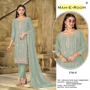 Costume élégant de créateur Salwar avec broderie séquentielle et élégant Khatli détaillant une tenue traditionnelle parfaite pour les mariages - Product Image 6
