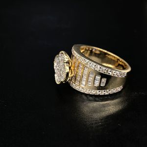 Bague classique en or jaune avec diamants scintillants au design floral Bijoux de fête et de cadeau - Product Image 2