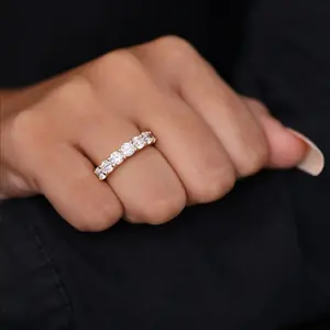 แหวนแต่งงานเพชรทรงกลม 4 มม. แบบครึ่งวง 7 เม็ด เพชรเพาะเลี้ยงในห้องปฏิบัติการ - Product Image 2