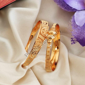 Juego de 2 brazaletes de latón con perlas Kundan chapadas en oro con Jhumki colgante Brazaletes de joyería de mano para mujer de alta calidad Precio de fábrica - Product Image 5