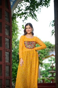 Zain Exports Nouveaux vêtements de fête pour femmes KURTI en tissu avec imprimé BANDHEJ, travail de patchwork KUTCHI, fausse georgette, réversible, toutes saisons - Product Image 2