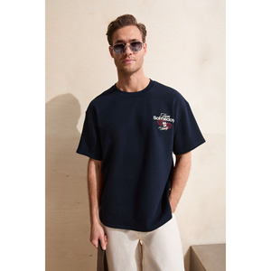 Camiseta DUKEI de Cuello Redondo Extra Grande para Hombre en Amarillo, Algodón Orgánico con Estampado - Product Image 4