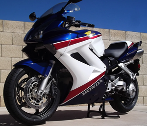 พร้อมขับขี่ - ฮอนด้า VFR800 อินเตอร์เซปเตอร์ รุ่นฉลองครบรอบ 25 ปี ปี 2007 - Product Image 4