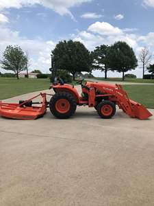 Tracteur compact Kubota LA525 d'occasion avec chargeur frontal 4x4, machine agricole, à vendre - Product Image 3