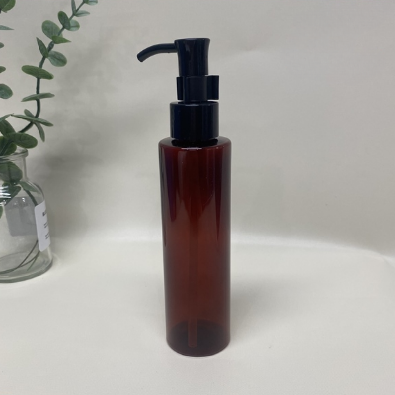 สีน้ำตาลแดง