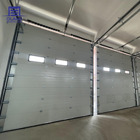 Porte sectionnelle industrielle sur mesure, panneau sandwich PU isolé, porte relevable pour entrepôt, usine et quai de chargemen