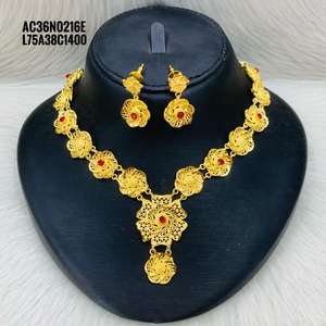 Ensemble de collier plaqué or nouveau design - Product Image 1