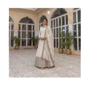 Vestido Anarkali de Seda Chinon de Alta Calidad con Bordado de Lentejuelas y Codding para Bodas, Vestidos Anarkali Pakistaníes - Product Image 1