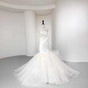 Vestido de Novia Sirena Color Marfil con Cuello Barco, Cola Capilla, Encaje, Flores de Cristal y Corte Ajustado para Fiesta, Modelo NT129 - Product Image 1