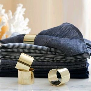 Ensemble de ronds de serviette en métal de luxe fabriqués à la main pour une table élégante dans une décoration intérieure moderne - Product Image 6