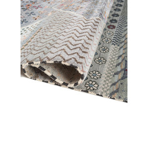 Tapis en laine et soie de bambou noué à la main à motif géométrique bleu Freedom Manchaha pour la décoration de la maison et du salon - Les-8359 - Product Image 2