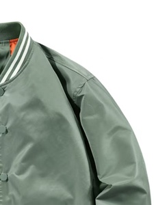 Veste de sport en satin 100% polyester, personnalisable avec le nom de l'équipe et du club, logo, couleur unie, polyester, col rabattu, boutons - Product Image 4