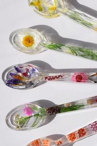 Cucharas de resina modernas para cocina, hechas de resina epoxi de grado alimenticio, con superficie lisa y pulida. - Product Image 2