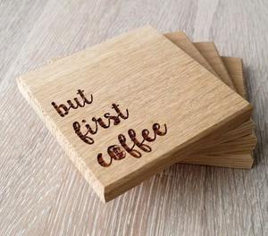 Posavasos cuadrados de madera de acacia con mango de teca oscura Diferentes diseños Formas disponibles Venta al por mayor y precio de fábrica de La India - Product Image 3