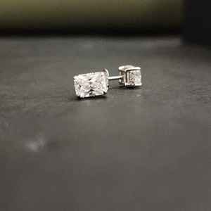 Boucles d'oreilles élégantes en argent sterling 925 plaqué or avec diamant taille radiant, certifiées IGI, tendance, pour fiançailles, anniversaire, soirée - Product Image 4