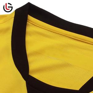 Uniforme de fútbol Camiseta de fútbol con logotipo personalizado Hecho en Pakistán Uniforme de fútbol de alta calidad - Product Image 3