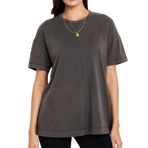 Ir a la elección para mujeres conscientes de la moda que buscan comodidad relajada y atractivo de tendencia en un formato de Camiseta clásica para mujer - Product Image 3