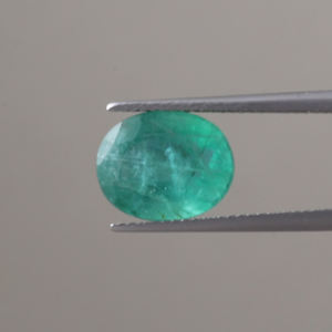 Émeraude Naturelle Certifiée IGI, Pierre Précieuse en Vrac pour la Vente en Gros, 4,90 Carats, Coupe Ovale 12x10mm, Vert Clair Premium, 6mm, Traitement Panna (Cire/Huile) - Product Image 1