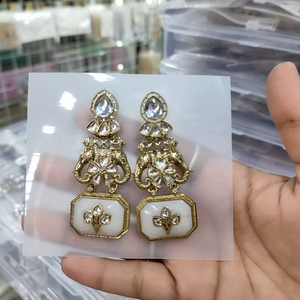 Pendiente de diseño tradicional impresionante de última moda con chapado en sombra pendiente de joyería de moda para mujer - Product Image 1