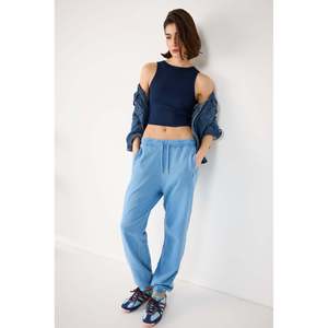 Top Corto sin Mangas con Cuello Redondo - Product Image 2