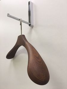 PORQUE LO MEJOR HECHO A MANO Estilo boutique de alta calidad Percha de madera de loto de grado con muescas con percha para traje de barra - Product Image 6