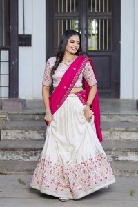 NUEVO LEHENGA CHOLI NAVRATEI ESPECIAL, TELA DE SEDA VICHITRA con LENTEJUELAS y BORDADO con HILOS para FIESTA, REVERSIBLE - Product Image 3
