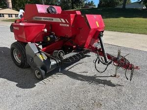 STRONG USED MASSEY FERGUSON 1840 SQUARE BALER - Product Image 2