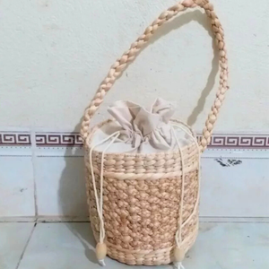 Bolso de mimbre jacinto de agua de lujo al mejor precio, bolso de paja tejido hecho a mano de Vietnam, mango de flores, artesanías hechas a mano al por mayor - Product Image 2