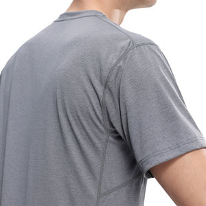 เสื้อยืดผู้ชายทรงเข้ารูปจากผู้ผลิต ผ้าโพลีเอสเตอร์/คอตตอน ถักทอ ป้องกันการยับ คอทรงโอ ตะเข็บตัดกัน ทรงโอเวอร์ไซส์ เป็นมิตรกับสิ่งแวดล้อม - Product Image 3