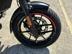 Perfetta <span class=keywords><strong>Royal</strong></span> <span class=keywords><strong>Enfield</strong></span> Guerrilla 450 Apex Black Roadster 2027, <span class=keywords><strong>Moto</strong></span> 100-500cc di Origine Indiana con Garanzia, Velocità Massima >170km/h - Product Image 5