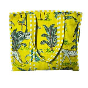 Sac fourre-tout à bandoulière en coton matelassé imprimé à la main avec motif jungle jaune vif, sac de voyage et de shopping avec fermeture éclair, 100% coton - Product Image 1