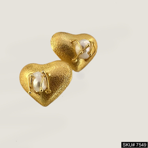 Pendientes de tuerca de PERLA en forma de corazón chapados en oro de 18 quilates, joyería romántica de latón para regalo - Product Image 3